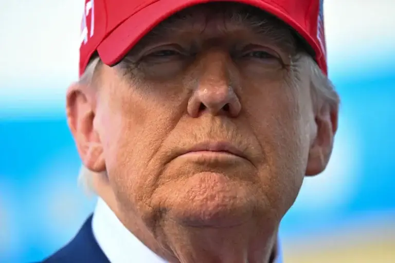 প্রেসিডেন্ট ট্রাম্প সামাজিক যোগাযোগমাধ্যমের পোস্টে নেপোলিয়নের উদাহরণ দিয়ে নিজেকে আইনের ঊর্ধ্বে মনে করার ইঙ্গিত দিলেন